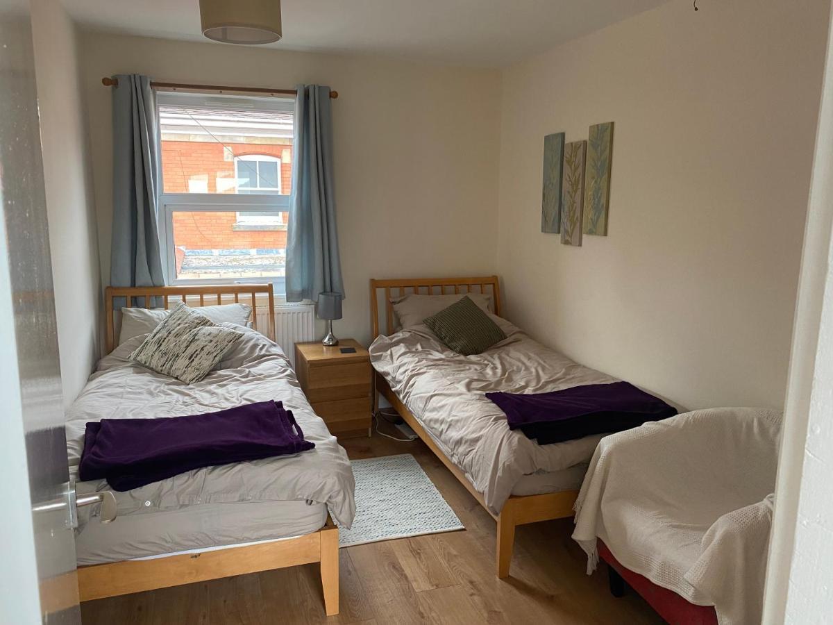 Spacious First Floor In The Centre Of With Free Parking Appartement *